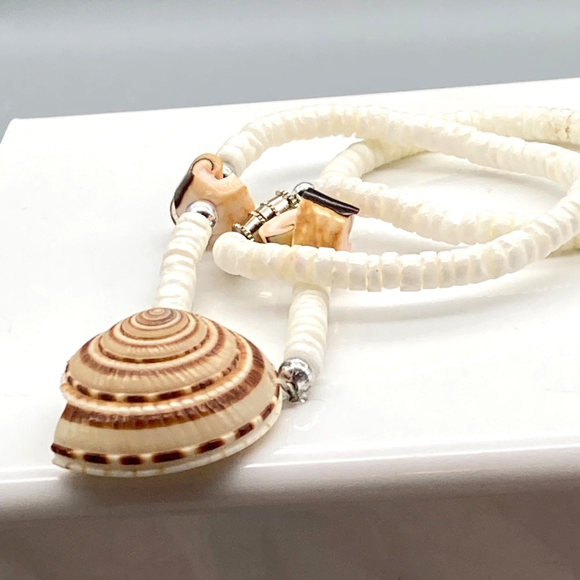 Retro Seashell Heishi Choker With Snail Shell Pendant and Sliced Beads ...