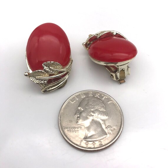 Vintage Red Lucite Earrings with Gold Tone Leaves… - image 4