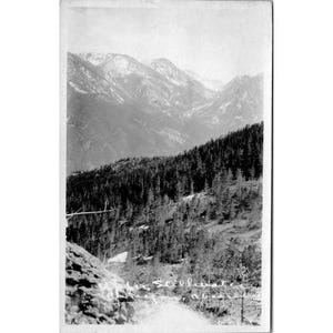 Postal vintage de paisaje de montaña en blanco y negro de RPPC, sin usar, con impresión fotográfica en blanco en el reverso