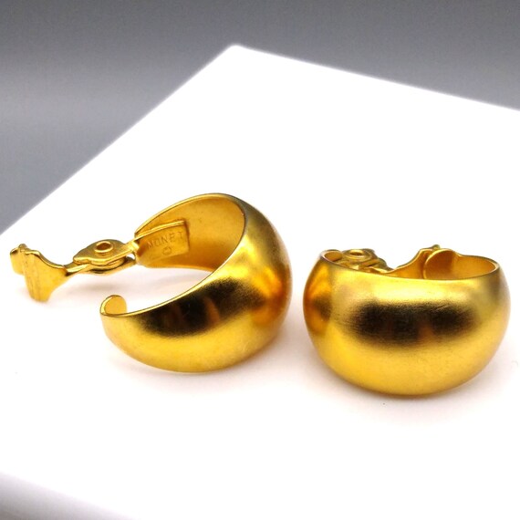 Vintage Monet Tapered Hoop Earrings in Matte Gold… - image 2