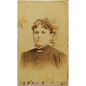 Antieke 19e-eeuwse kastkaart portretfoto van vrouw CDV door W.W. Boyce Danville, Illinois