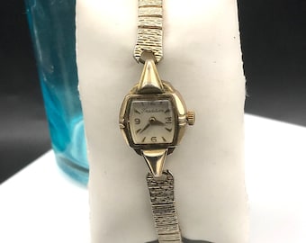 Reloj de pulsera mecánico vintage para mujer con correa extensible.
