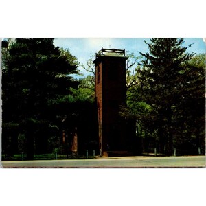 Cartolina d'epoca della piccola chiesa marrone nella valle di Nashua, Iowa P8350 di Plastichrome