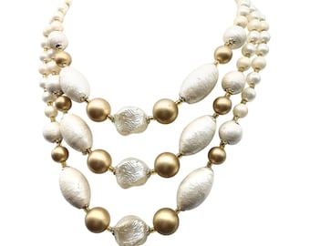 Collar vintage de varias hebras con perlas sintéticas y cuentas doradas texturizadas