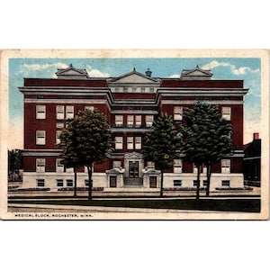 Carte postale vintage 1915 Medical Block Rochester Minn pré-timbrée avec un timbre américain de 2 cents et une note manuscrite