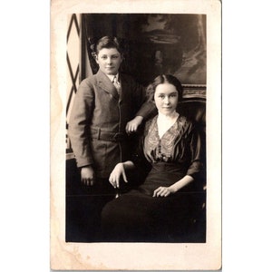Antike AZO RPPC Portrait-Postkarte, viktorianischer Bruder und Schwester in Pracht