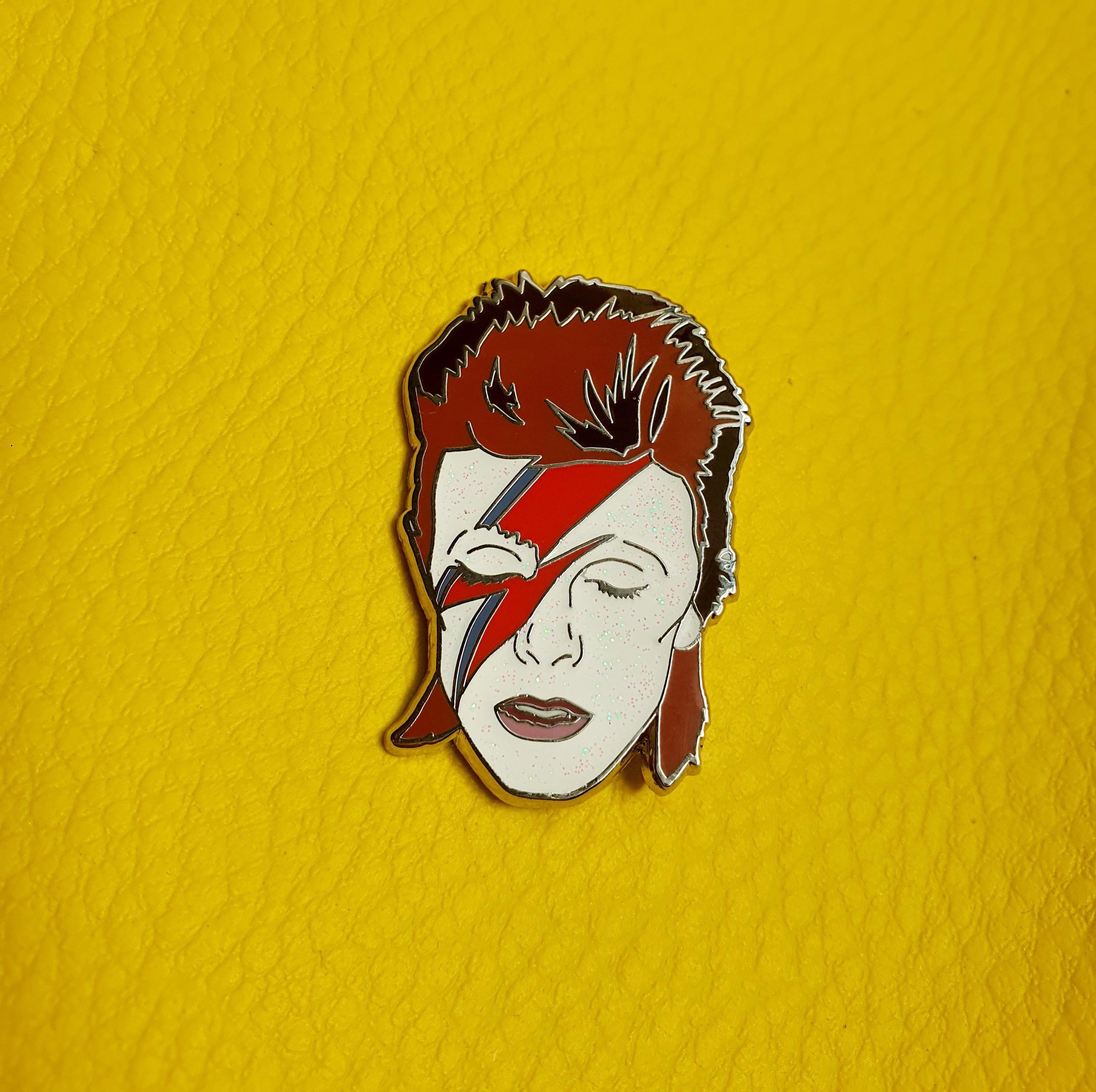 LIGHTNING BOLT ENAMEL PIN BADGE - NEW - Foto 6