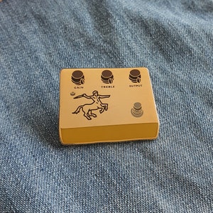 Klon Centaur Gold Guitar Pedal Pin Badge, gold metal colour, hard enamel pin badge image 8