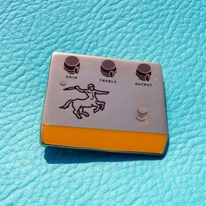 Klon Centaur Gold Guitar Pedal Pin Badge, gold metal colour, hard enamel pin badge image 6