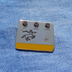 Klon Centaur Gold Guitar Pedal Pin Badge, gold metal colour, hard enamel pin badge image 3