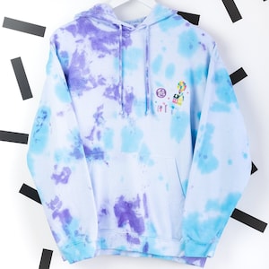 Felpa con cappuccio Tie Dye &quot;L&#39;avventura è là fuori&quot;