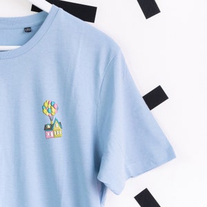 Camiseta bordada Up House - Azul claro