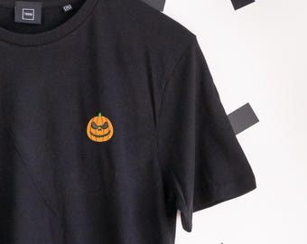 Camiseta negra con bordado de calabaza Jack