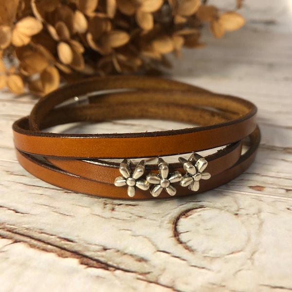 Leather wrap bracelet with flower slider and magnetic clasp - Other colors available - Flower leather bracelet - Leather Bracelet for women