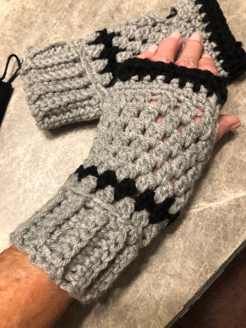 Fingerless gloves. large