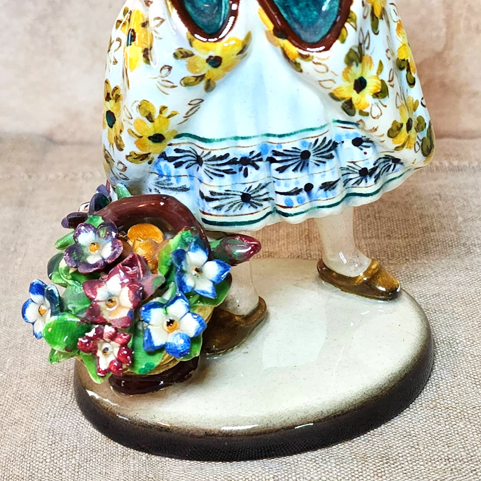 新品入荷 ZSZ Nove Figurine Ceramic Flowers of Basket With Lady Italy 工芸品