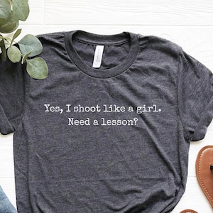 Bogenschießen Shirt, lustiges Bogenschütze Tshirt, Bogen Bogenschütze Shirt, schießen wie ein Mädchen Shirt, Mädchen Bogenschütze Geschenke, Selbstgeschenk, Ziel schießen, Frauen Tshirt