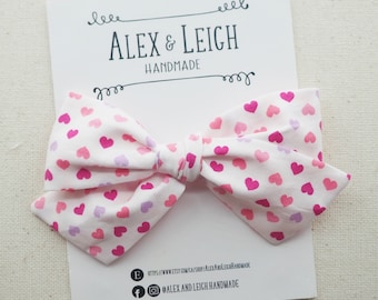Pink heart Valentine's Day bow - Valentine heart bow - Pink heart bow - Baby heart bow headband - Toddler bow clip - Valentine's Day clip
