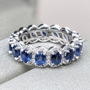 1.46 カラットの本物のブルーサファイア 3 石エンゲージリング、1.20