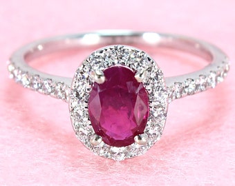 0.70 ct. Ovale Echte Ruby en 0.45 ctw Diamond Halo Gemstone Ring - 18k Wit Goud | Ovaal Gesneden Ruby Halo Ring | Halo-ontwerp