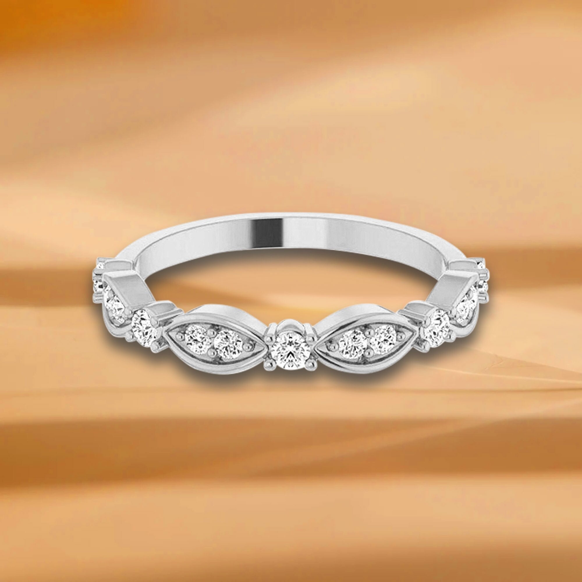 0.34 カラットのラウンドカットダイヤモンド、重ね付け可能な結婚指輪 