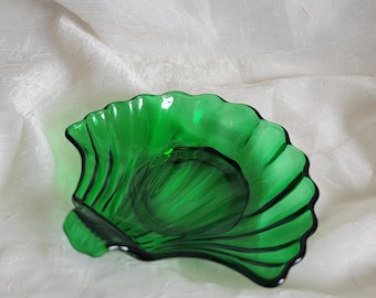 Vintage Anchor Hocking Emerald Green Glass Sea Shell Trinket Dish 7"