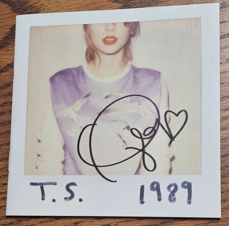 Taylor Swift Signed 1989 CD Booklet Etsy Taylor Swift Signed 1989 CD Booklet Etsy