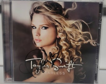 Taylor Swift signed fearless CD booklet with CD