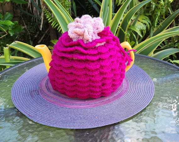 Tea Cosy Hand Crocheted Scalloped Design... Made with Pure Wool