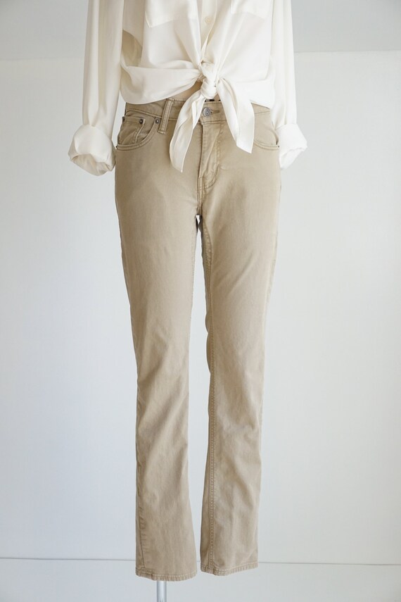 beige levis jeans