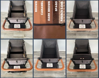 Op de afbeelding: Een grijze wagen met een zwart interieur en een bruine leren handgreep. De wagen heeft twee zitplaatsen en een Wonderfold-logo aan de zijkant. De handgreep is verkrijgbaar in verschillende kleuren: bruin, caramel, donkerbruin, spago en Franse riet.