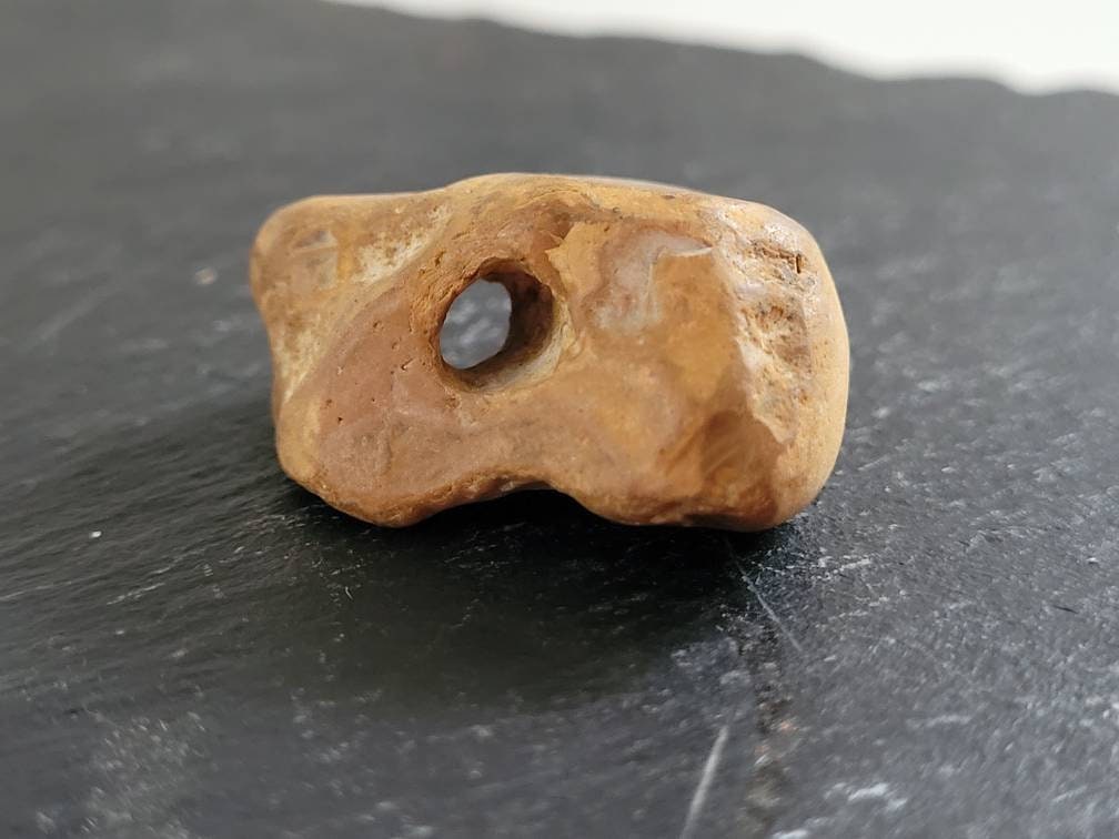 Hagstone Naturel Sorcières Pierre Protection Amulette Fée Adder Sainte Fae Wicca Magie Hag Yule Arbr