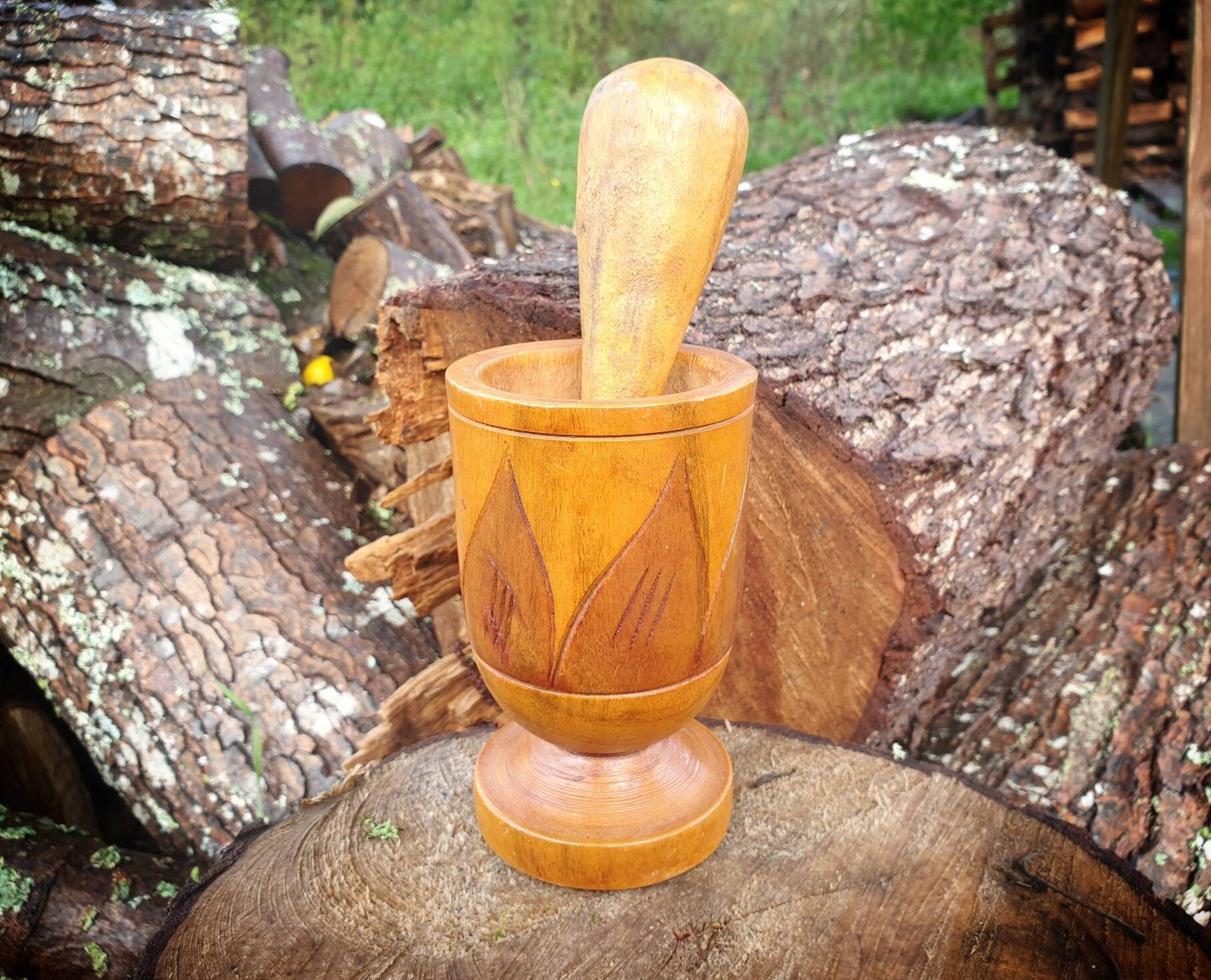 Pilon en Bois et Mortier Pour L'encens Faisant Rituel Mélangeant Les Sorcières Païennes de Charbon d