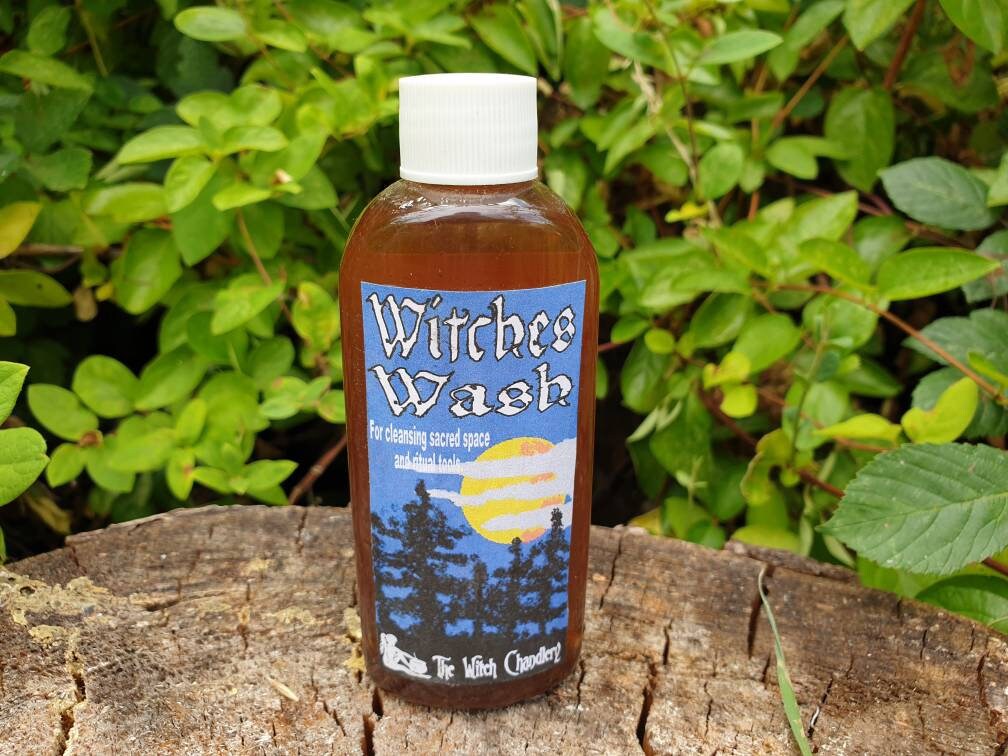 Les Sorcières Se Lavent Pour Le Nettoyage Rituel Des Espaces Sacrés et Outils Rituels