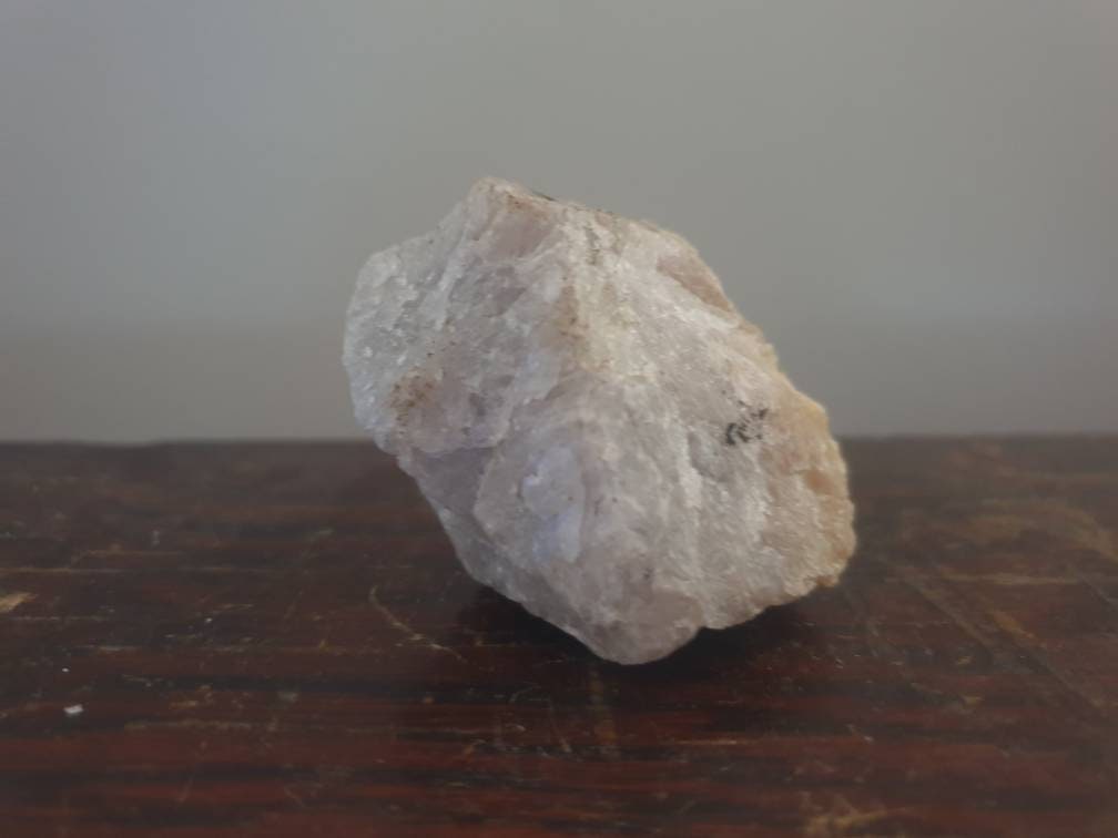 Morceau de La Pierre Quartz Lavée Fleuve Pour Méditation Élémentaire Équilibrant Le Décor Rituel d'a