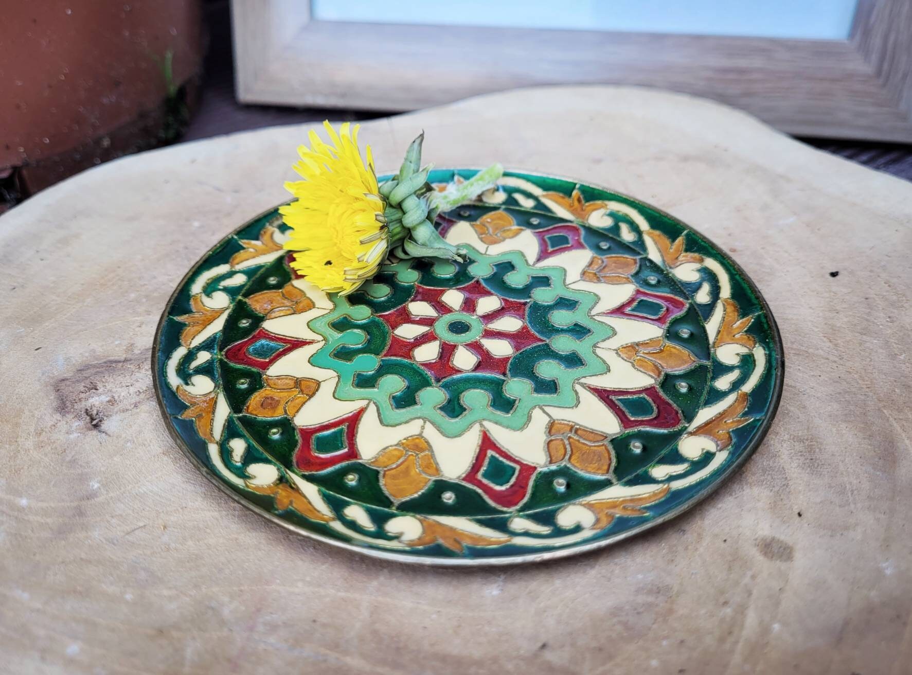 Français Assiette d'offrande en Laiton Émaillé Vintage