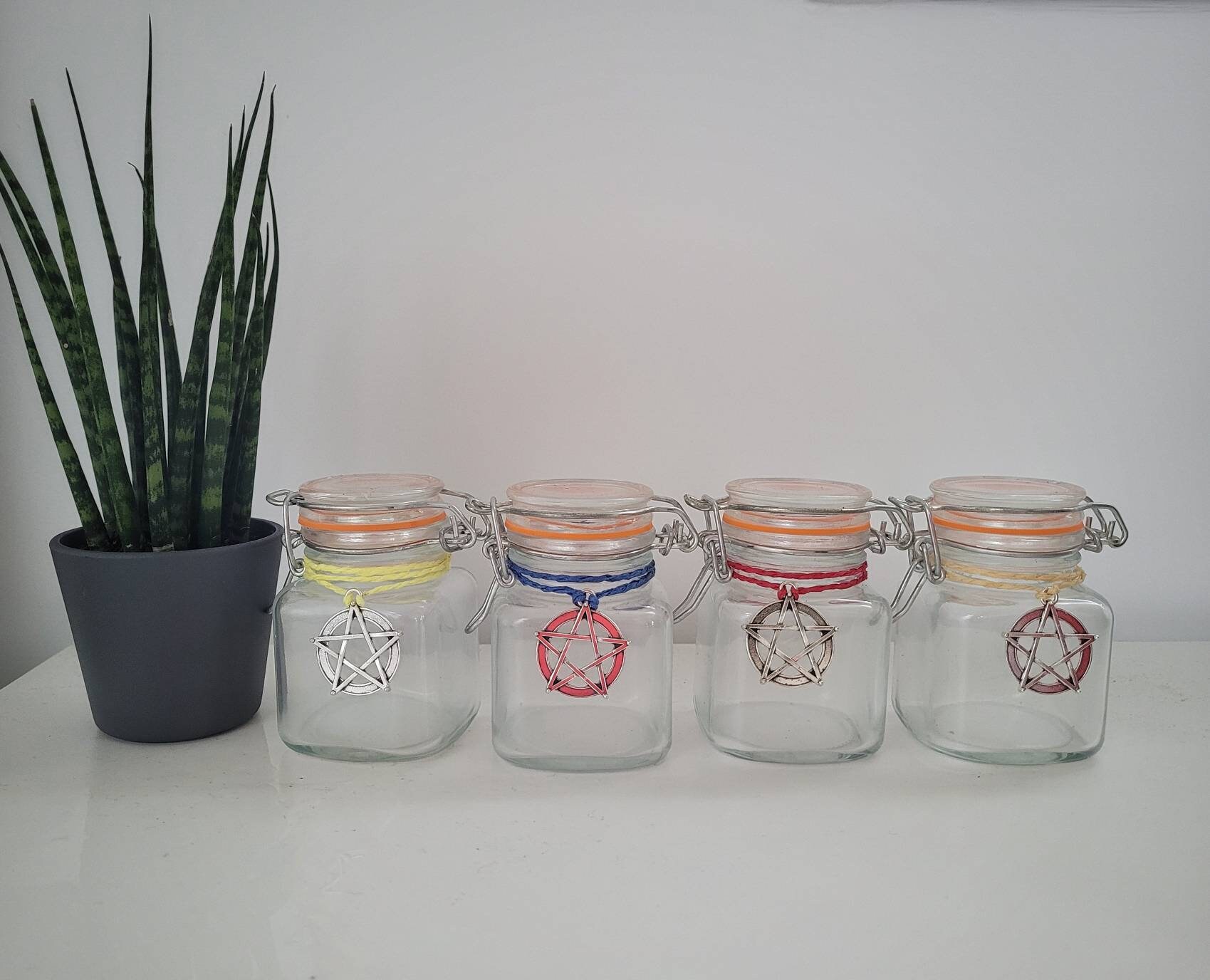 Ensemble de Quatre Pots Stockage Pentagrammes Pour Les Herbes Rituelles, La Décoration L'autel Des S