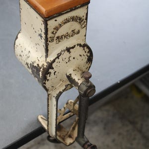 Old large kitchen grater drum grater hand grater Alexanderwerk 1045a with crank