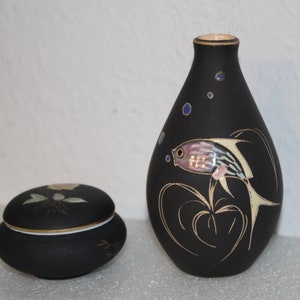 Piccola scatola con coperchio in porcellana e vaso in ceramica con motivo pesce anni &#39;50 metà secolo