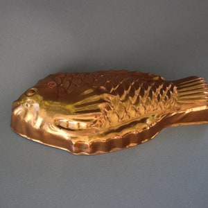 Vintage Kuchenform Puddingform aus Blech und Kupfer in Form eines Fisches