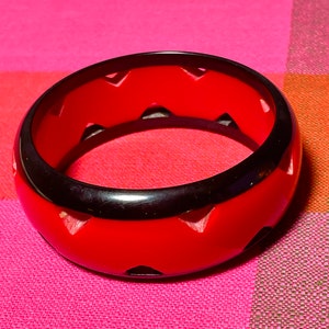 Armband/armband uit de jaren 60 gemaakt van gesneden en gegoten hars of acryl, vintage plastic sieraden