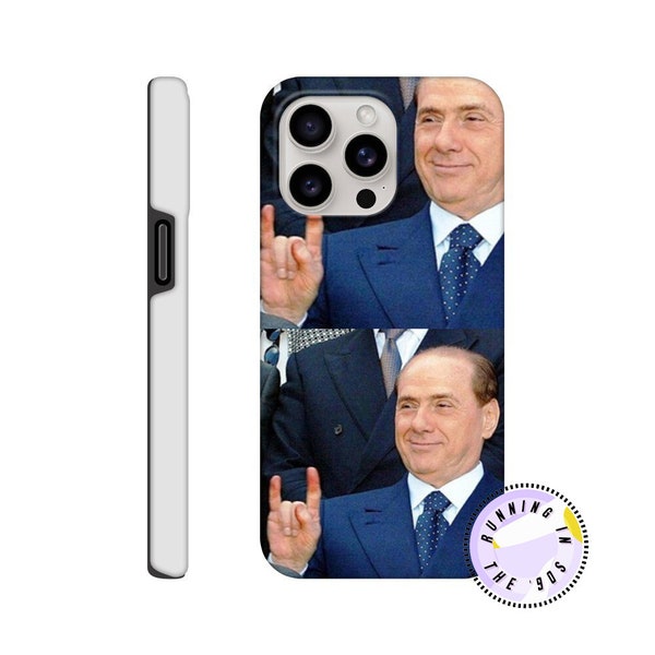 Silvio Berlusconi di Fedez attraverso la custodia del telefono bianco
