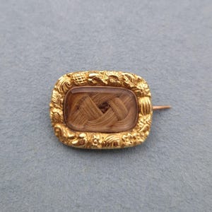 Antique 18ct Gold Georgian Mourning Brooch with Memorial Inscription