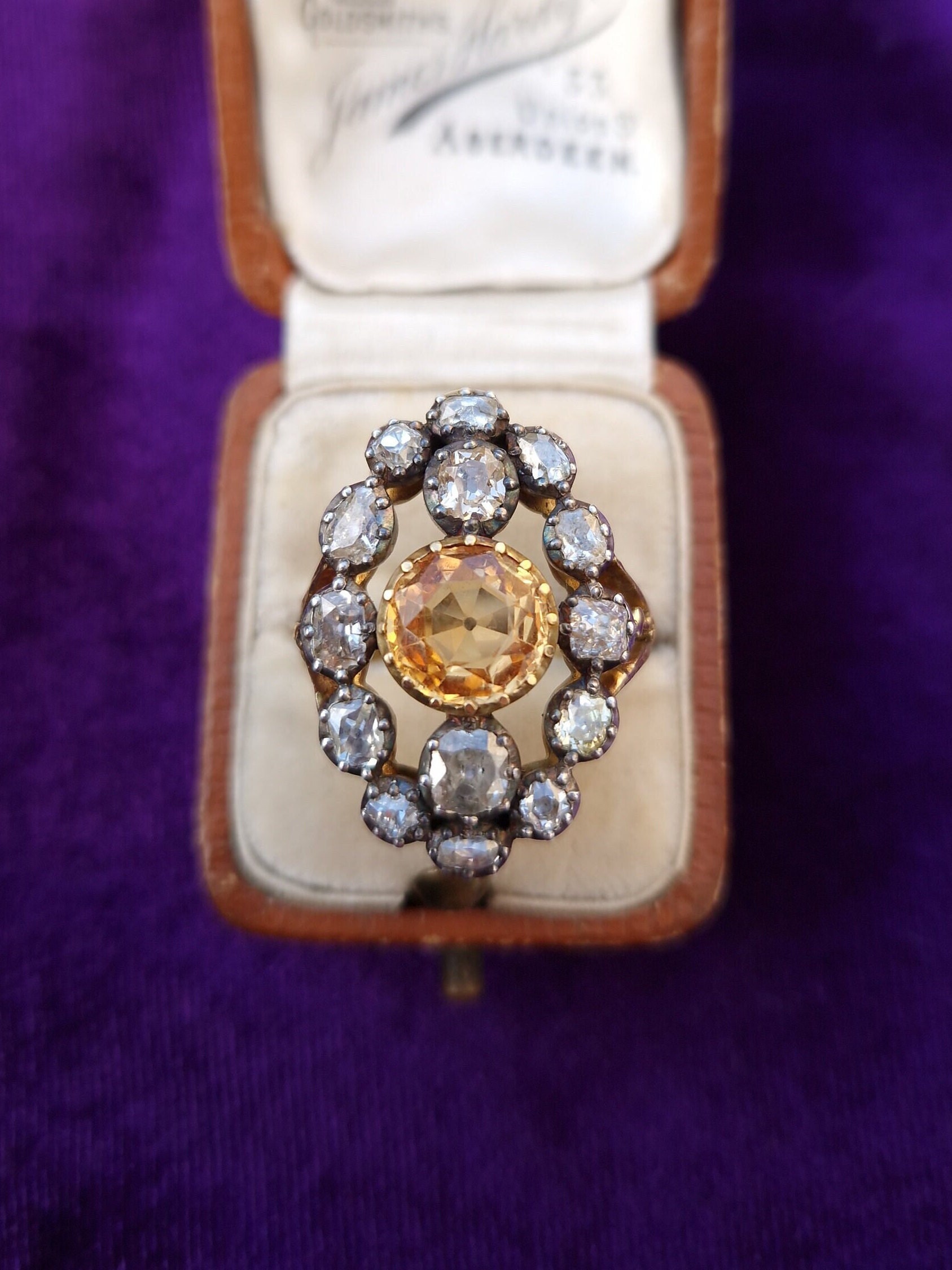 Bague ancienne en or 18 carats avec diamants et topazes imp riales