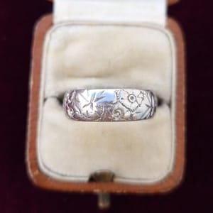 Vintage Engraved Platinum Wedding Band Ring 6mm