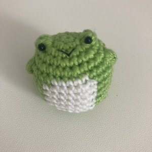 crocheted frog, amigurumi frog, crochet