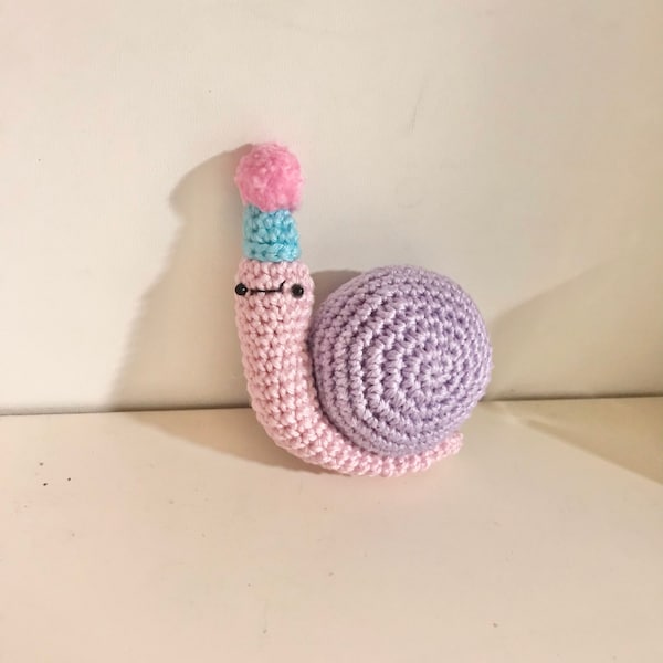 Gehäkelte Party Schnecke,Amigurumi Party snail macaron