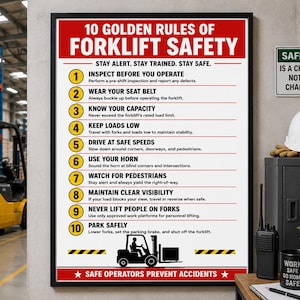 Könnte beinhalten: Ein gerahmtes Poster mit dem Titel 10 Golden Rules of Forklift Safety, roter Kopfzeile und weißem Hintergrund. Es listet zehn nummerierte Sicherheitsregeln für Gabelstapler auf, zeigt eine schwarze Gabelstapler-Silhouette und den Text Safe Operators Prevent Accidents.