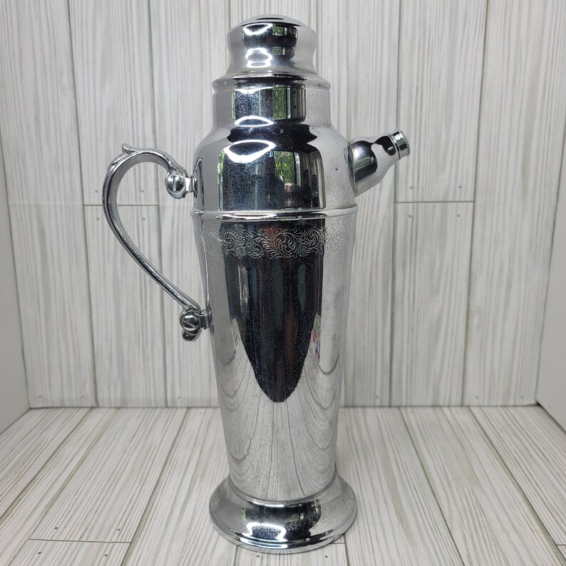 Vtg 1930s 40s Art Deco Cocktail Shaker Elegant Chrome Retro Bar