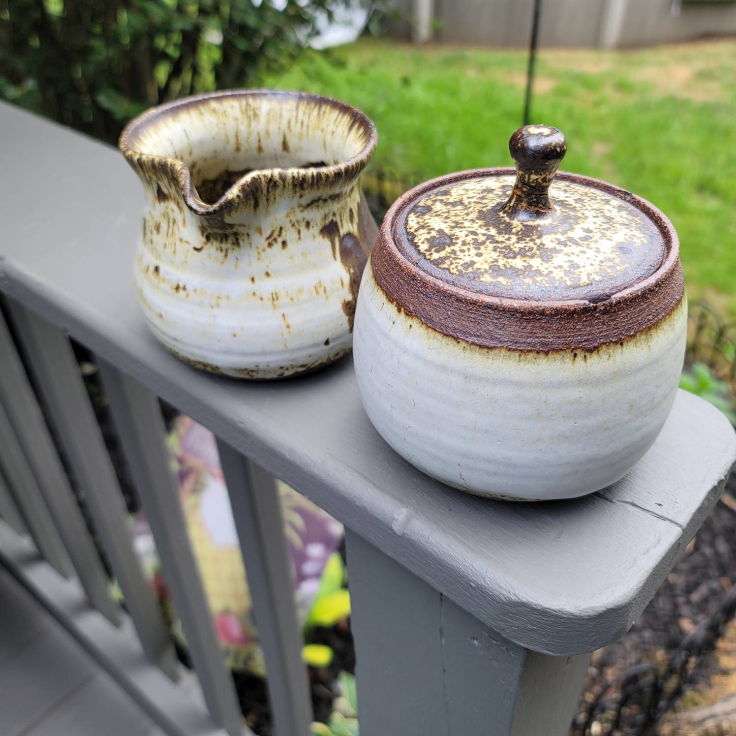 Barnyard Designs Ceramic Stoneware Sugar Creamer Set, 11oz Creamer Pitcher  and Sugar Bowl with Lid, Vintage Farmhouse Sugar Creamer Dispenser